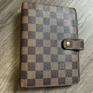 Authentic Louis Vuitton Agenda MM comes with hello kitty inserts!